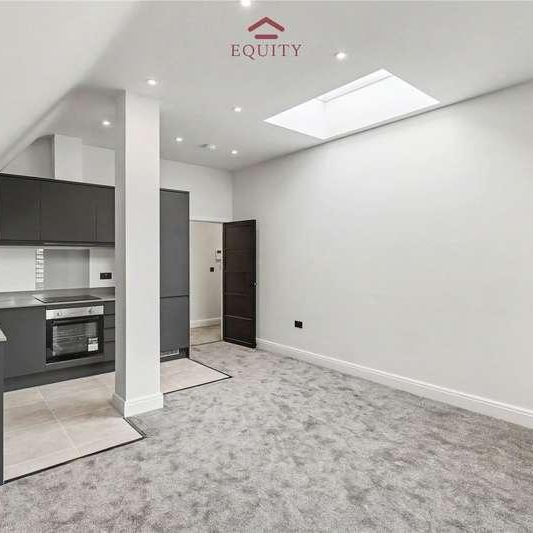 Bullsmoor Lane, Enfield, EN3 - Photo 1