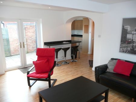 6 Bed Student Accommodation - Photo 5