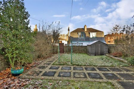 4 bedroom flat to rent - Photo 2