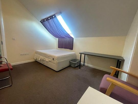 6 bedroom flat to rent - Photo 1