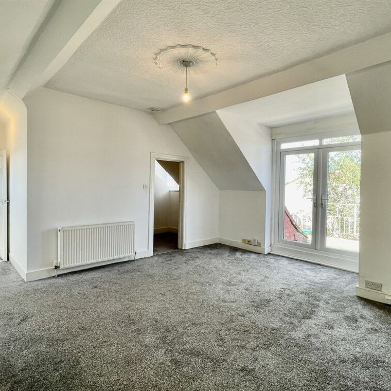 2 bed Flat Elderton Road, Essex, Westcliff-on-Sea, SS0 - Photo 1