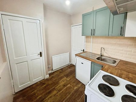 2 bedroom end of terrace house to rent - Photo 2