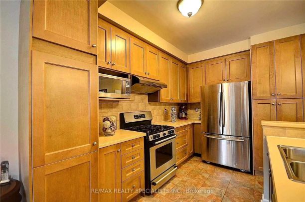 Detached Home For Lease | W9033084 - Photo 1