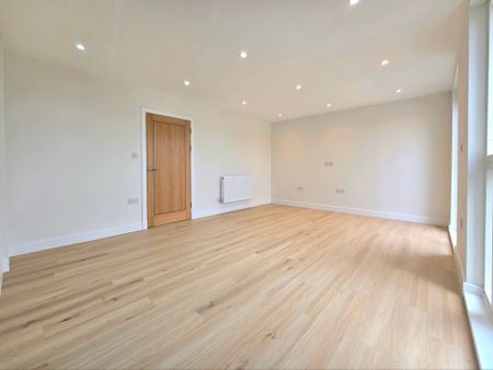 3 Bedroom Apartment, Norbury Avenue, London - Photo 5