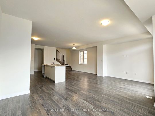 Townhouse For Lease | X8086244 - Photo 1