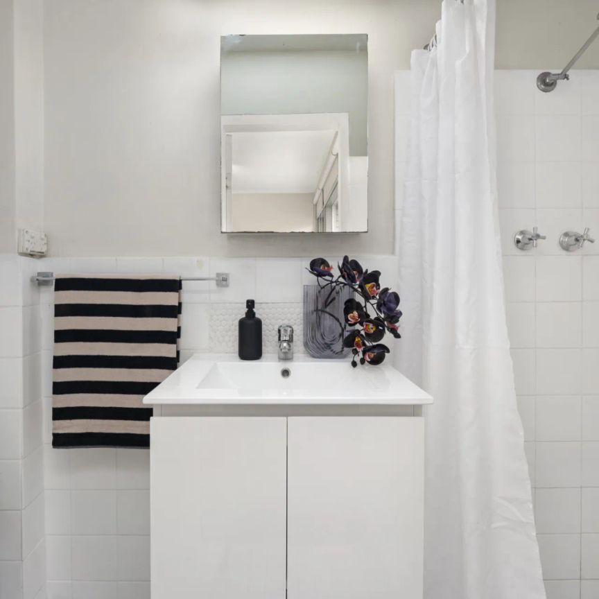 Studio apartment with balcony and parking - Photo 1