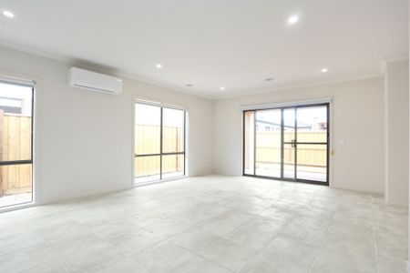 This home truly enjoys the best the Surf Coast and the City has to offer. - Photo 3