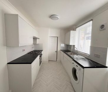 4 bedroom terraced house to rent - Photo 6