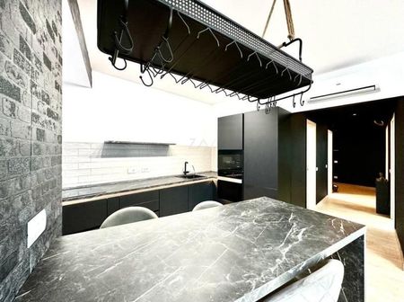 Locatie excelenta. Mobilat si utilat. Parcare subterana. - Photo 2