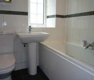 2 bedroom end of terrace house to rent - Photo 5