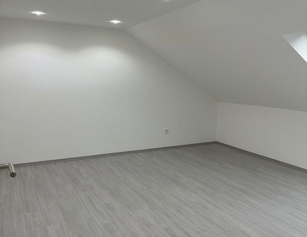 Dachgeschosswohnung zu vermieten - Foto 1