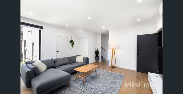 Executive-Style Living in a Prime Heidelberg Heights Location - Photo 1