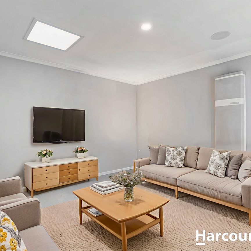 Charming Doveton Unit Awaits You! - Photo 1