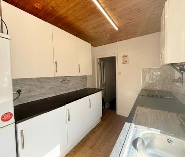 1 bedroom in a house share to rent - Photo 5