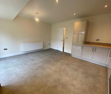 4 bedroom semi-detached house to rent - Photo 6