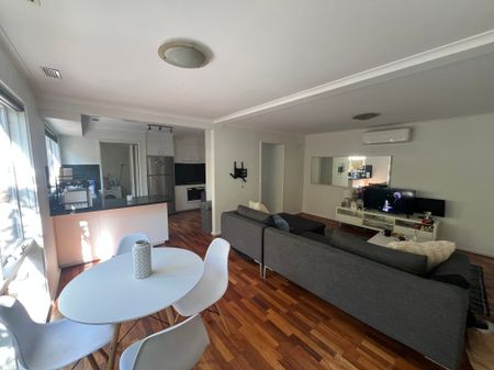 Elwood - Photo 5