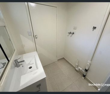 REJUVENATED UNIT IN A PRIME LOCATION - READY TO MOVE IN! - Photo 4