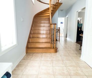 Detached Home For Lease | N7398654 - Photo 2