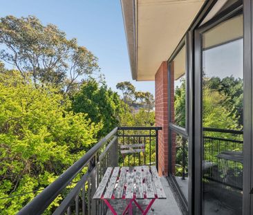 Leafy Top-Floor Haven with Dual Balconies and Modern Comfort - Photo 5