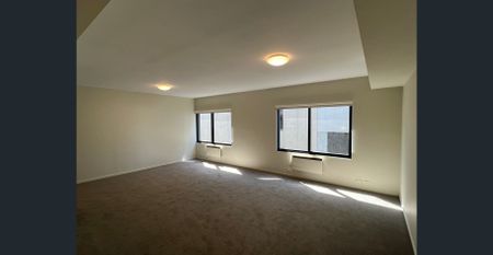 Spacious Two-Storey Apartment in a Prime Clifton Hill Location - Photo 2
