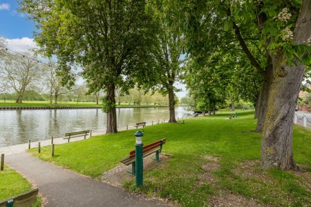 Datchet Lodge, Datchet - Photo 5