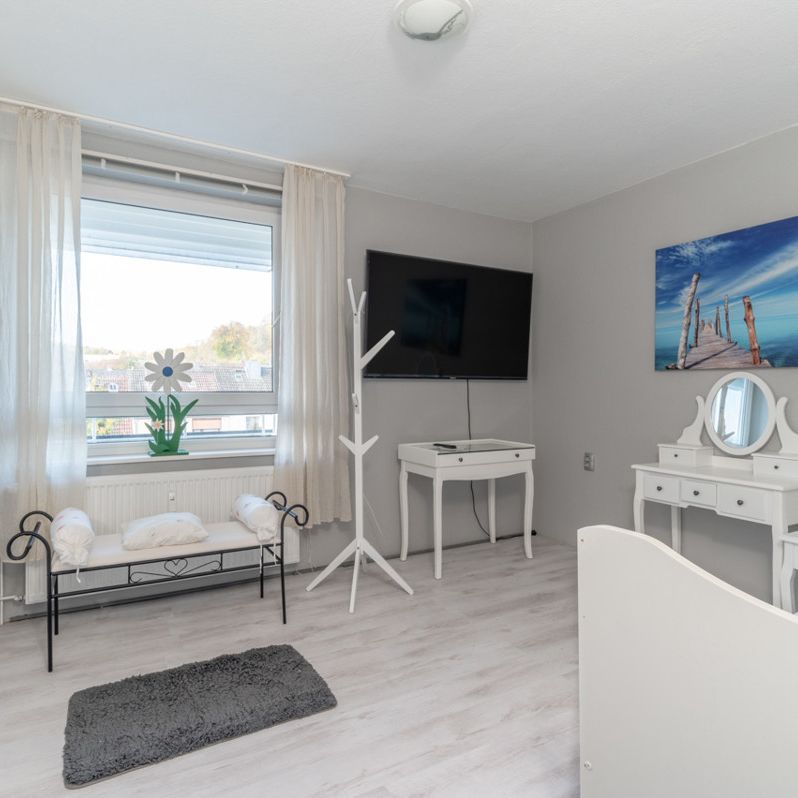 Vollständig renovierte 3 Zimmer Wohnung mit Balkon und Einbauküche! - Foto 1