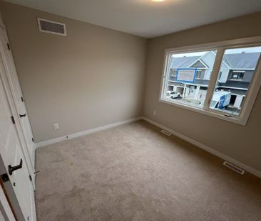 For Lease - 376 Les Emmerson Drive, Barrhaven, Ontario - Photo 5