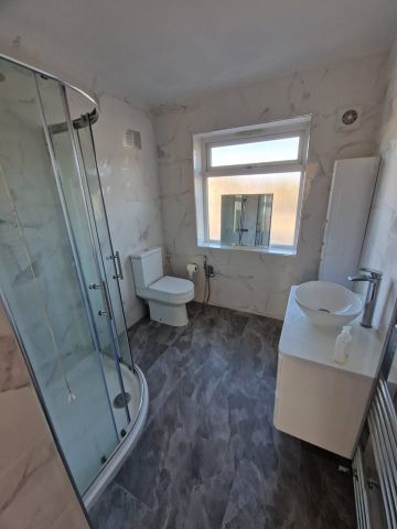 4 Bed Semi-Detached House, Walsall Road, B42 - Photo 2