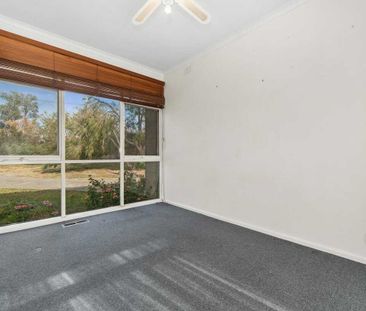 THREE BEDROOM HOME - SHORT TERM LEASE ONLY (8 MONTHS) - Photo 6