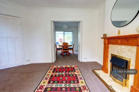3 bedroom semi-detached house to rent - Photo 4