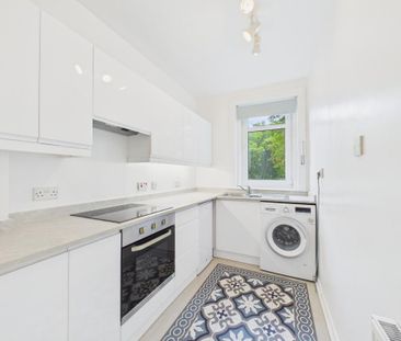 2 bedroom flat to rent - Photo 2
