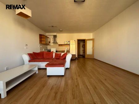 Pronájem bytu 1+kk s terasou, 45 m - Fotografie 5