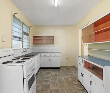 Spacious Family Living on a Generous 1,591sqm Block – Rochedale South - Photo 5