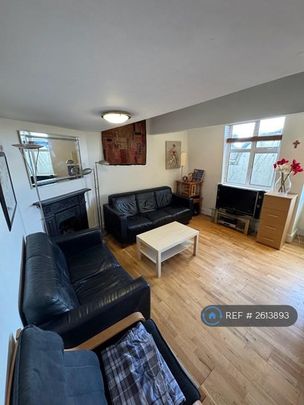 4 bedroom flat to rent - Photo 1
