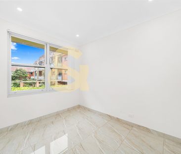 Stylish & Convenient 2-Bedroom Apartment - Photo 3