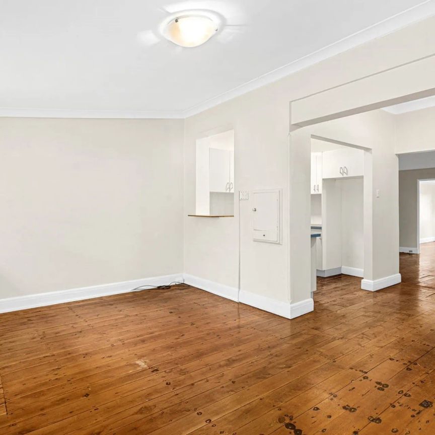 Spacious Three Bedroom Semi - Photo 1