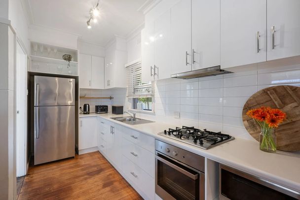 Charming Home In North Albury - Photo 1