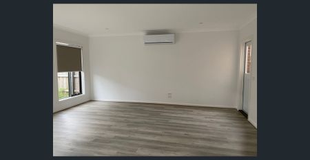A PERFECT THREE BEDROOM HOME IN ROXBURGH PARK - Photo 2