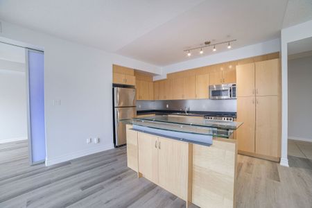 For Lease - 11 Soho Street Unit# 402, Toronto, Ontario - Photo 5