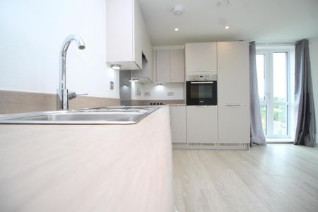 2 bedroom penthouse to rent - Photo 3