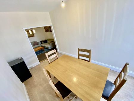 4 bedroom flat to rent - Photo 5