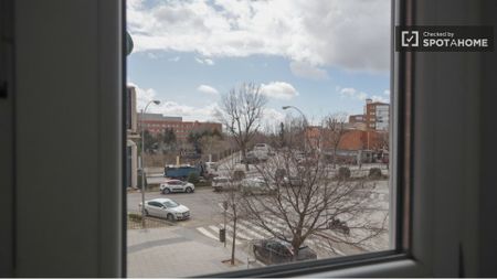 madrid, Community of Madrid 28032 - Photo 3