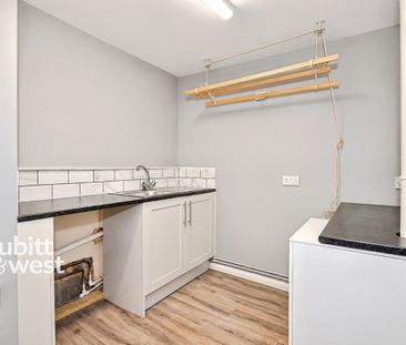 4 bedroom detached bungalow to rent - Photo 3