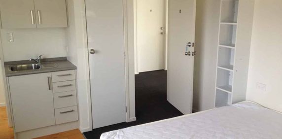 1 Bedroom in Hillcrest - Power and Wifi included - Photo 2