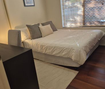Furnished bedrooms near Griffith university available - Photo 4
