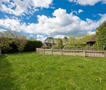 A beautifully presented three double bedroom semi detached cottage ... - Photo 5