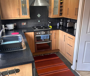 1 bedroom in a house share to rent - Photo 4