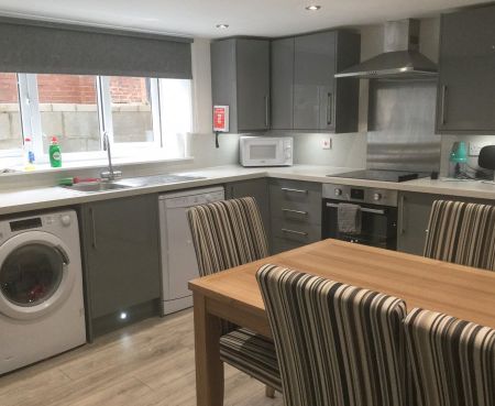 5 Bed - 10 Norwood Place, Hyde Park, Leeds - LS6 1DY - Student - Photo 4