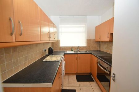 2 bedroom maisonette to rent - Photo 4