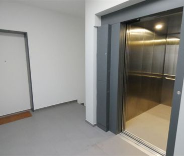 Toll geschnittene 2-Zi. Whg mit Balkon, Parkett, FBH, AR und TG! - Photo 1